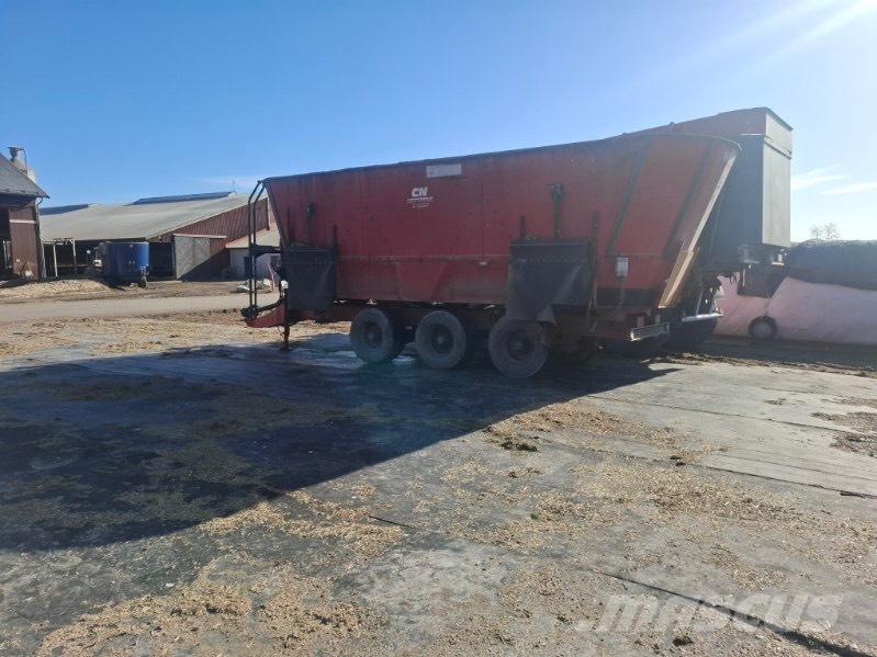 JF FEEDER VM 38 Karmniki dla zwierzat