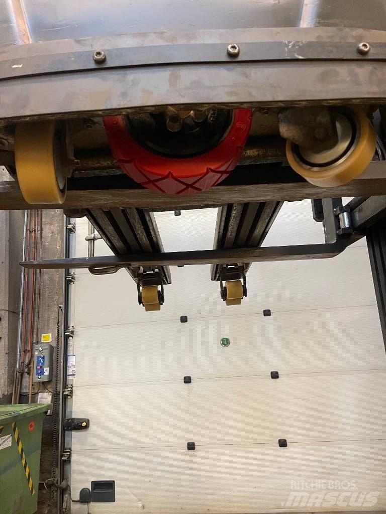 BT Toyota SWE080L Wózki widłowe unoszące z dyszlem