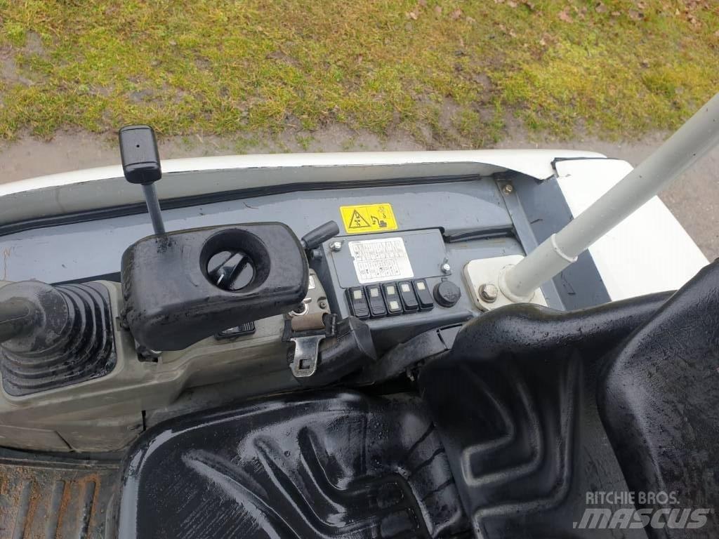 Takeuchi TB 225 Minikoparki