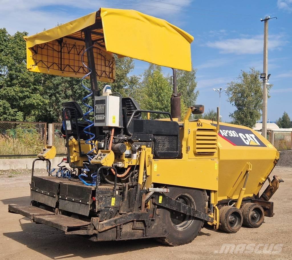 CAT AP300 Rozściełacze do asfaltu