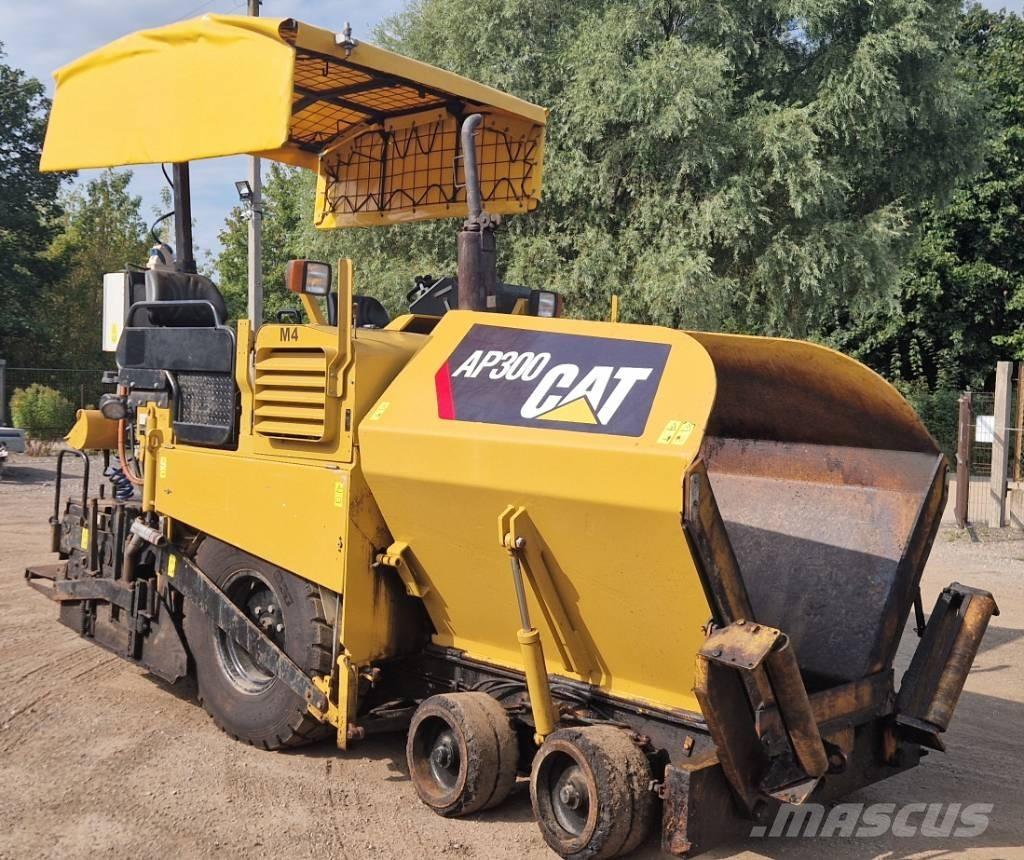 CAT AP300 Rozściełacze do asfaltu