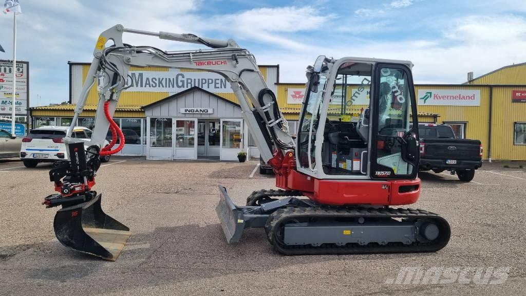 Takeuchi TB 257 FR Minikoparki