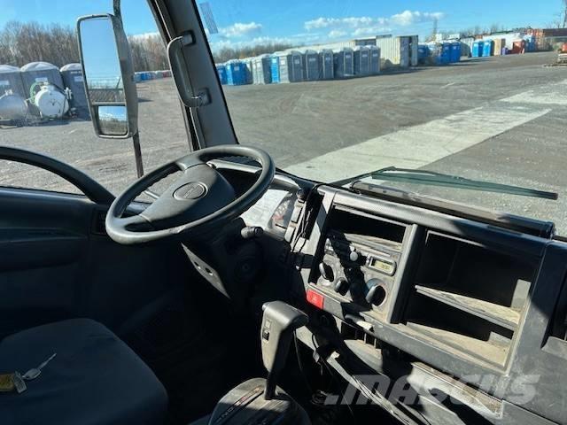 Isuzu NRR Ciężarówki typu Platforma / Skrzynia