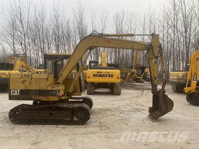 CAT E70B Koparki gąsienicowe