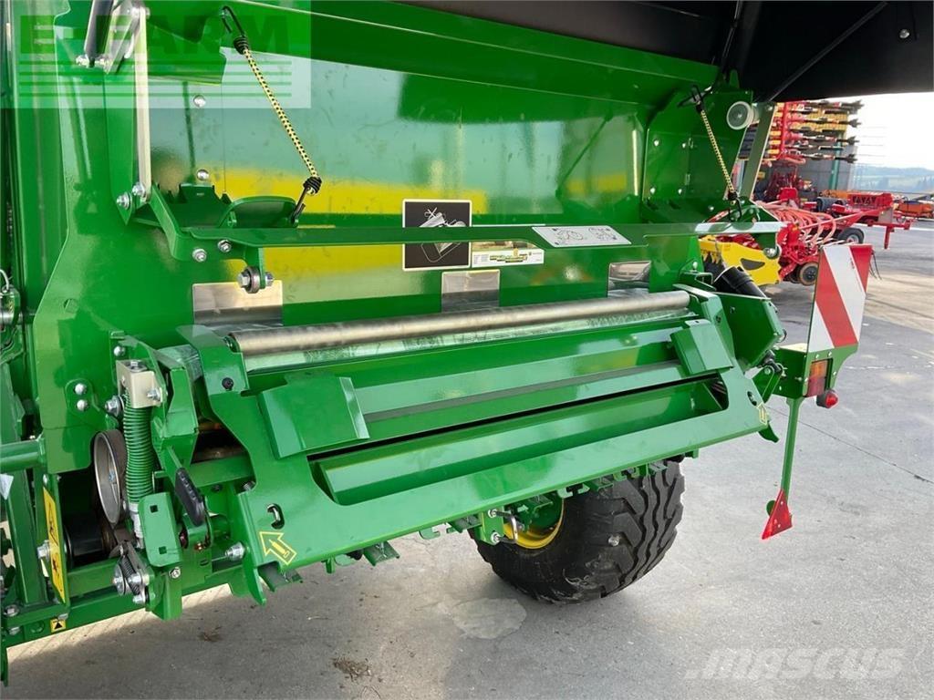 John Deere V451 M Prasy kostkujące