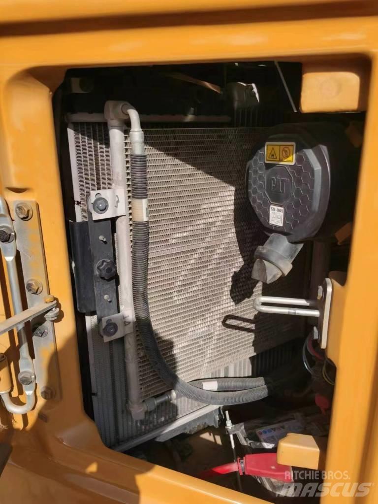 CAT 306 Minikoparki