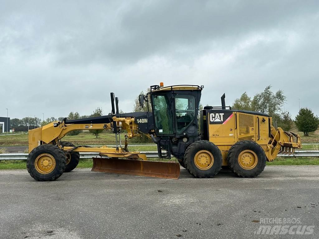 CAT 140M Równiarki