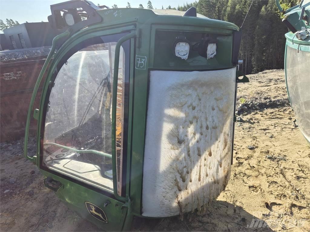 John Deere 1270G Kabiny i wnętrze