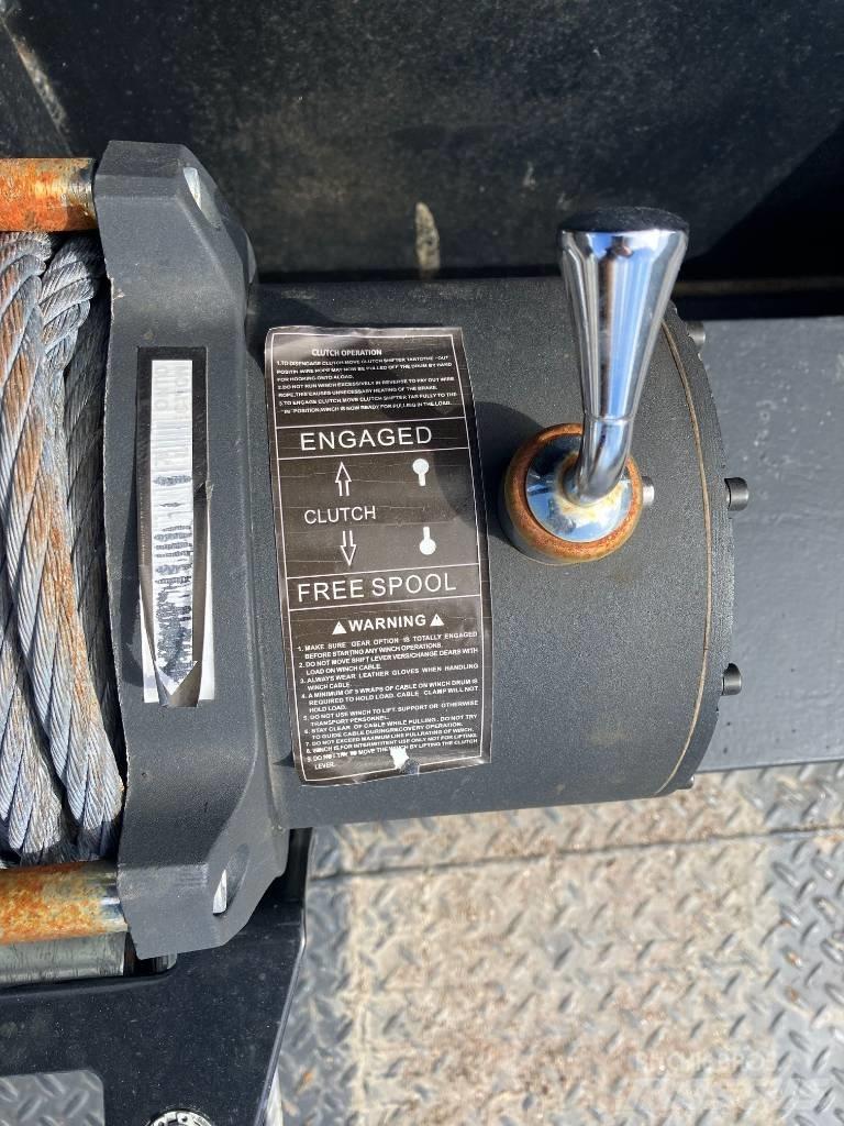 Sterling L 8513 Ciężarówki typu Platforma / Skrzynia
