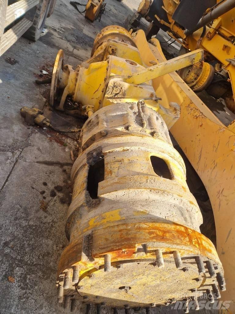 Komatsu KWA 055HD-4 Mosty, wały i osie