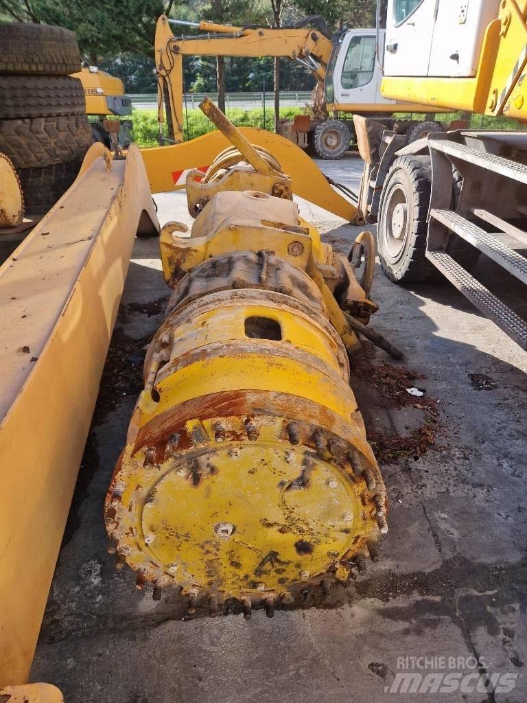 Komatsu KWA 055HD-4 Mosty, wały i osie