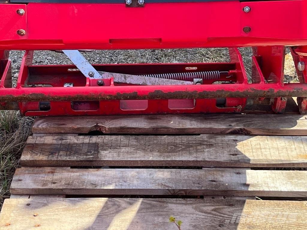 Massey Ferguson 945 Ładowacze i koparki czołowe