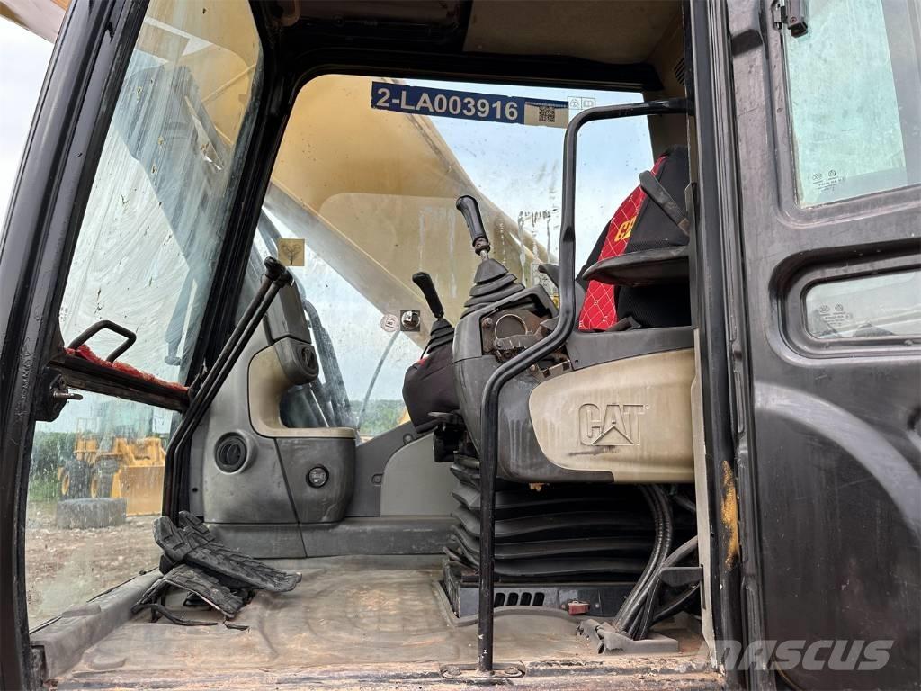 CAT 330 D Koparki gąsienicowe
