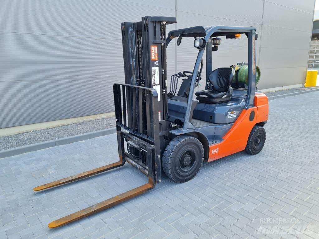 Toyota 02-8 FG F 25 Wózki LPG