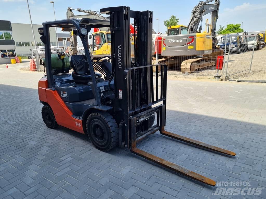 Toyota 02-8 FG F 25 Wózki LPG