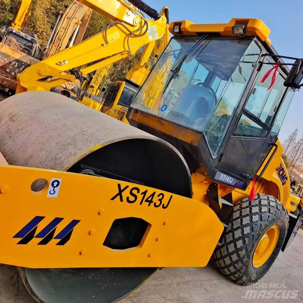XCMG XS 142 J Walce jednobębnowe