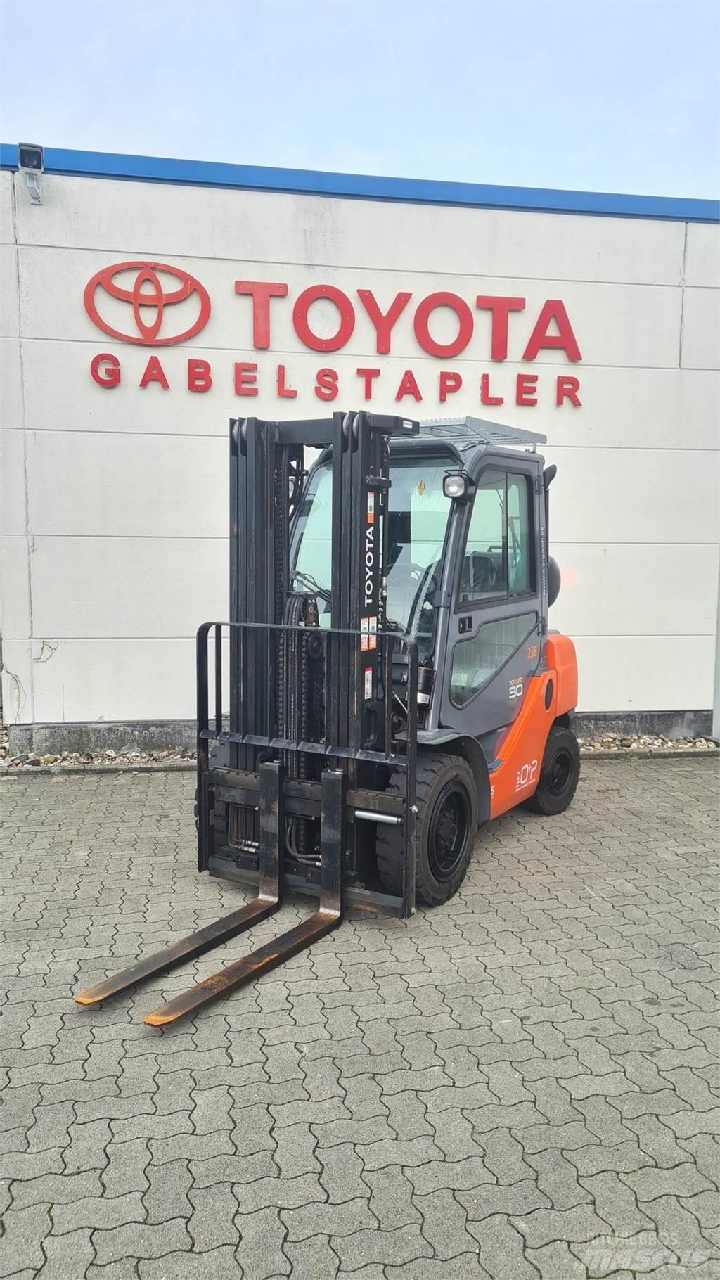Toyota 02-8FGF30 Wózki LPG