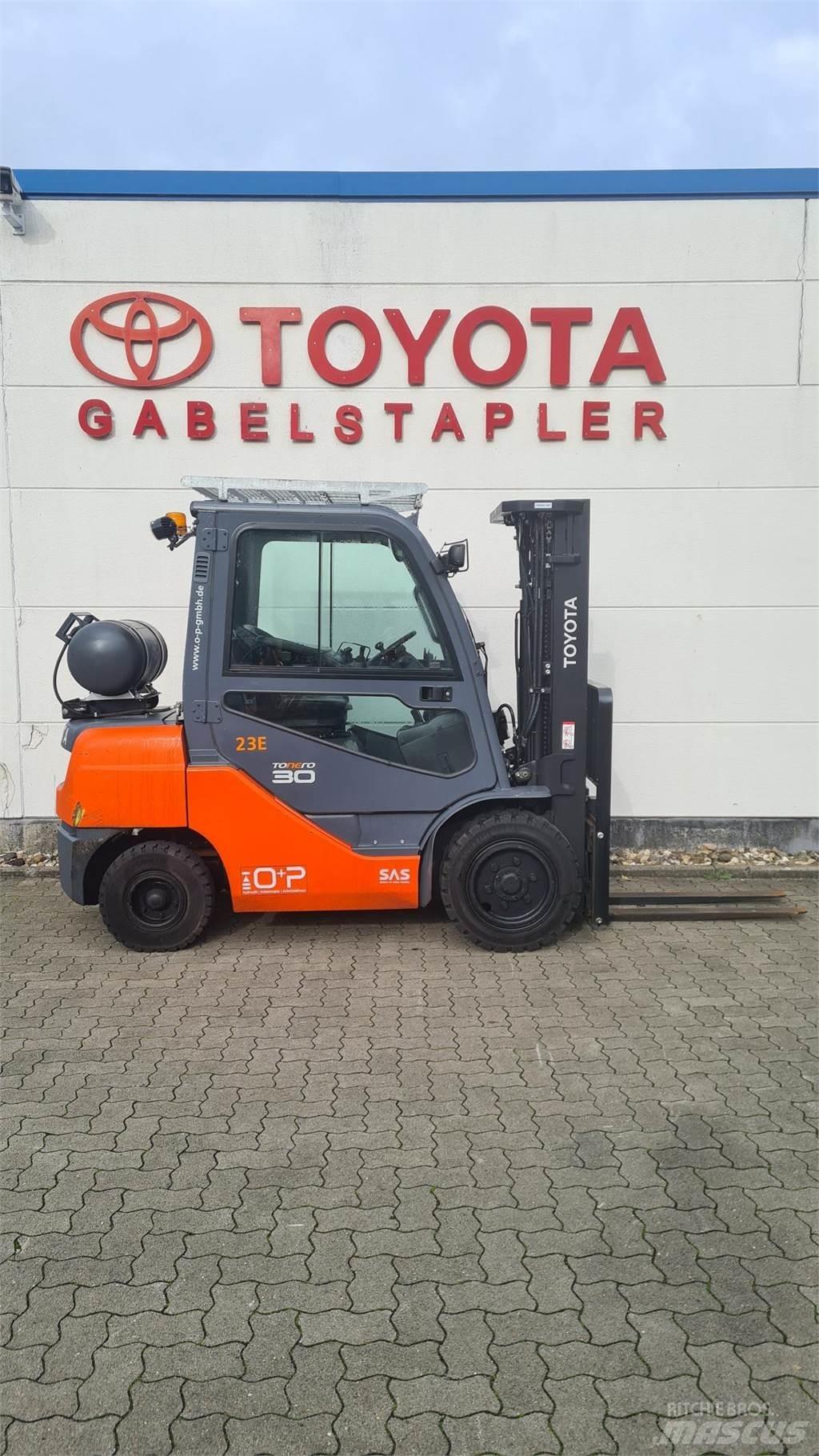 Toyota 02-8FGF30 Wózki LPG
