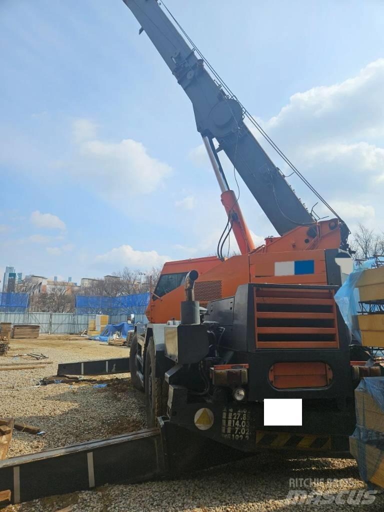 Komatsu LW 250 Żurawie terenowe