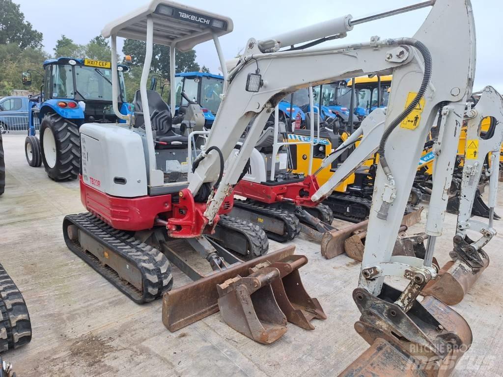 Takeuchi TB23R Minikoparki