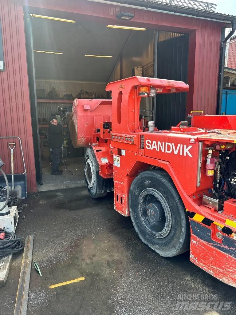 Sandvik LH202 Ładowarki górnicze