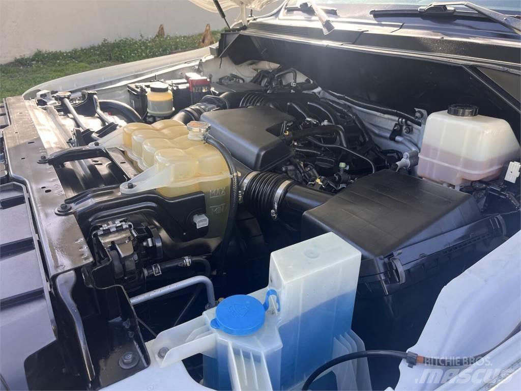 Nissan NV Inne