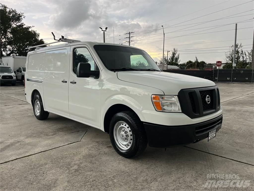 Nissan NV Samochody dostawcze ze skrzynią zamkniętą