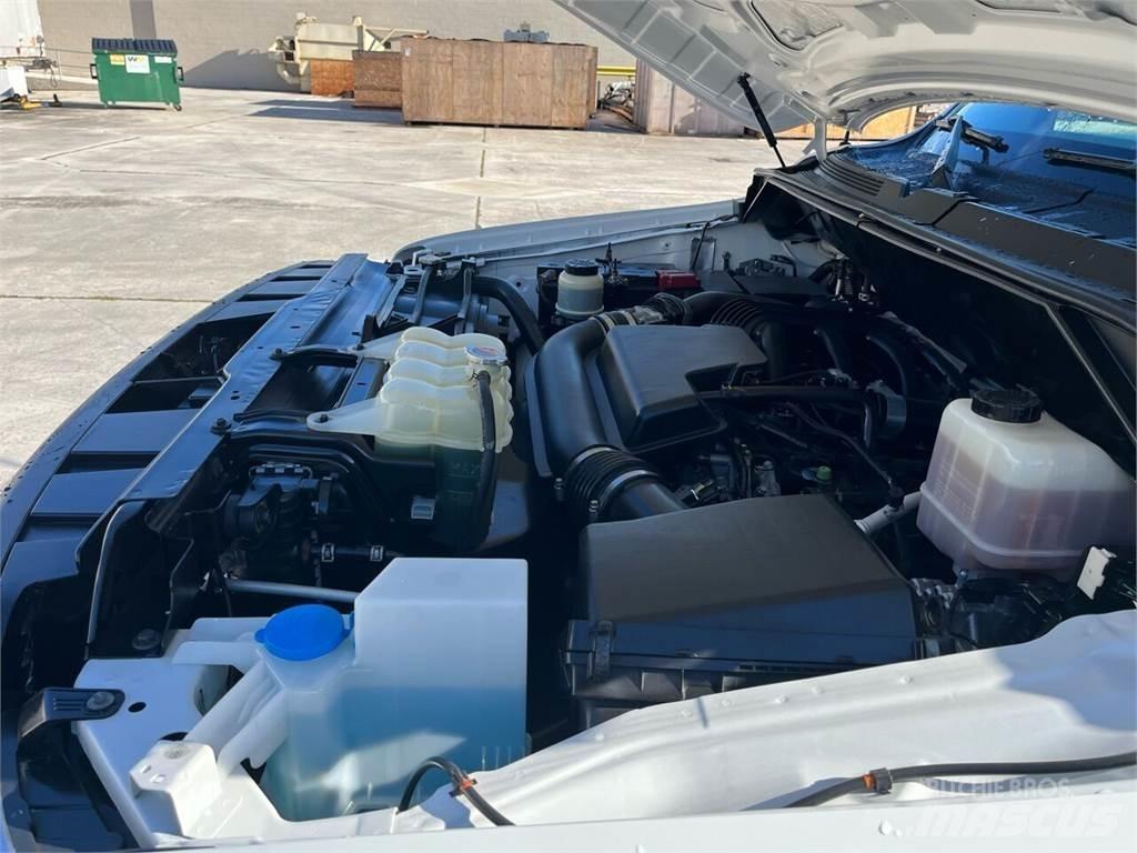 Nissan NV Samochody dostawcze ze skrzynią zamkniętą