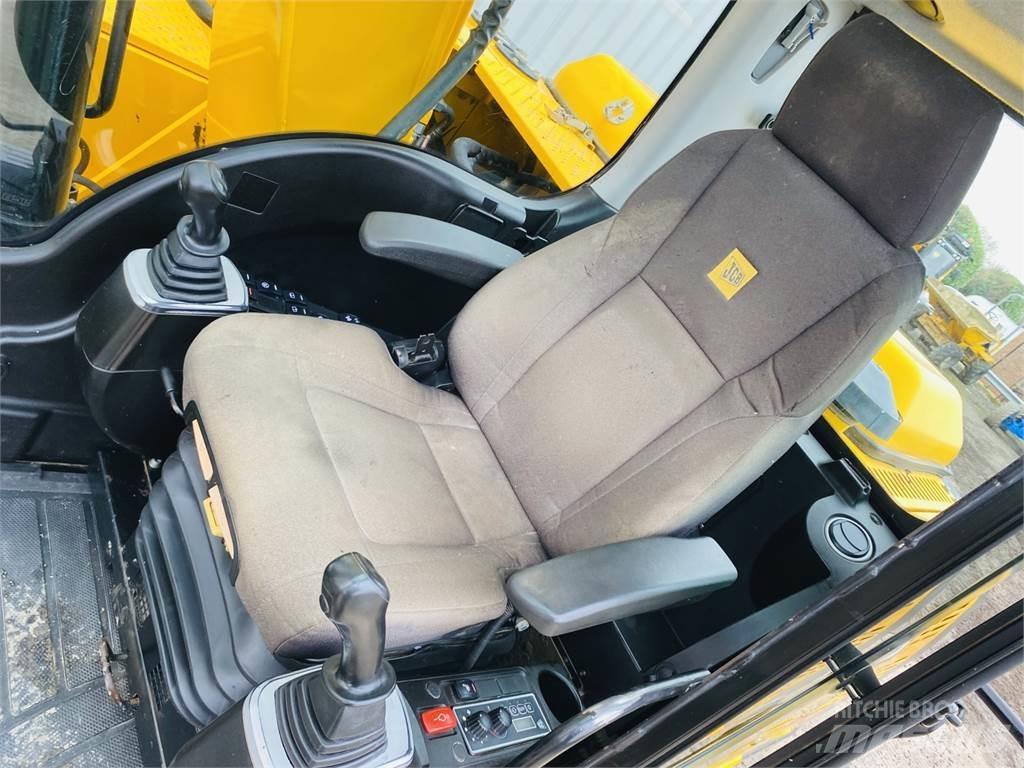 JCB JS130LC Koparki gąsienicowe