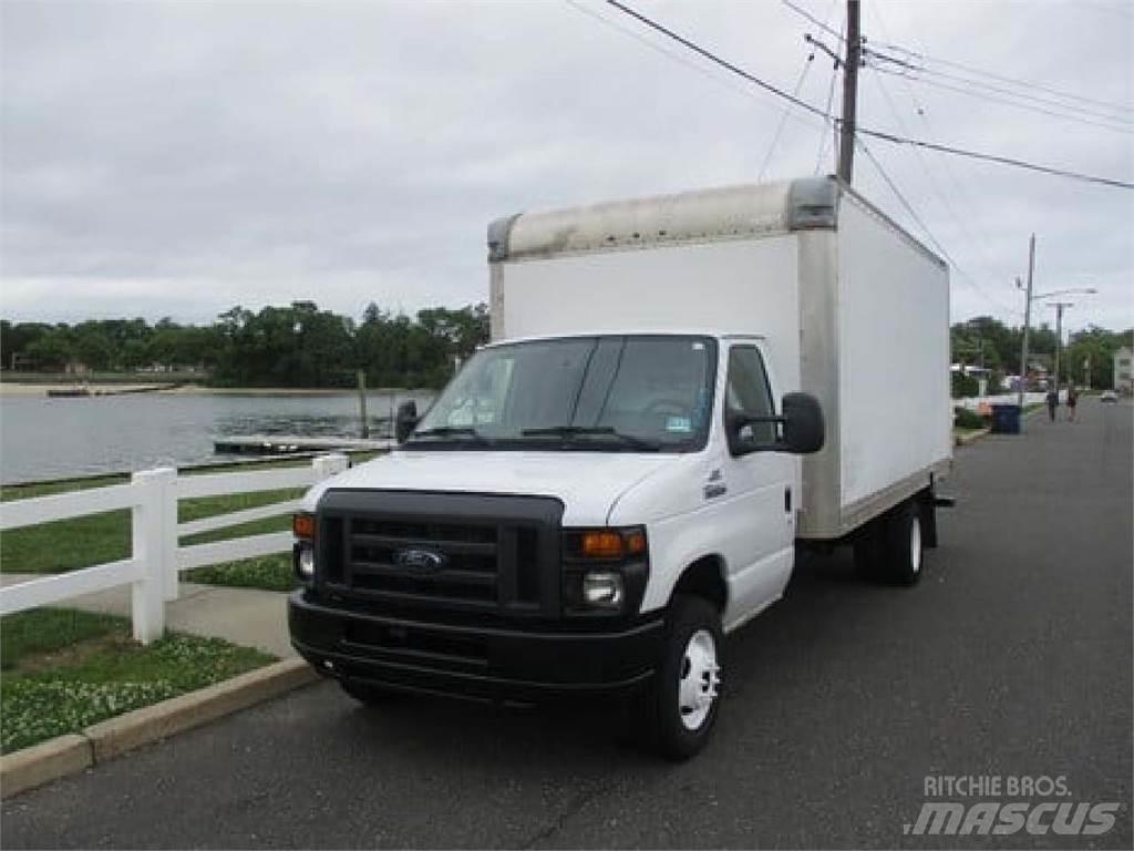 Ford E350 Samochody ciężarowe ze skrzynią zamkniętą