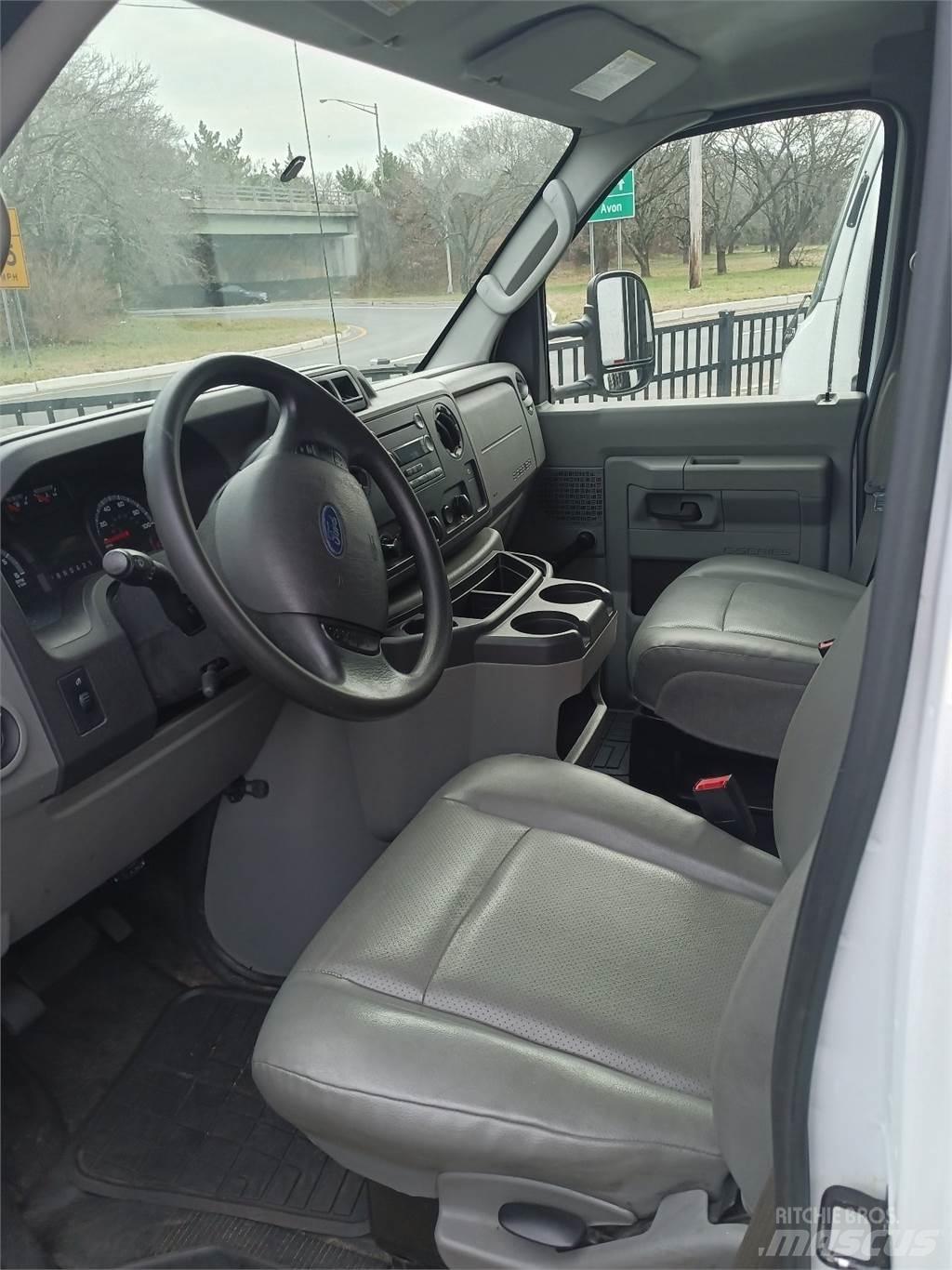 Ford E350 Samochody ciężarowe ze skrzynią zamkniętą