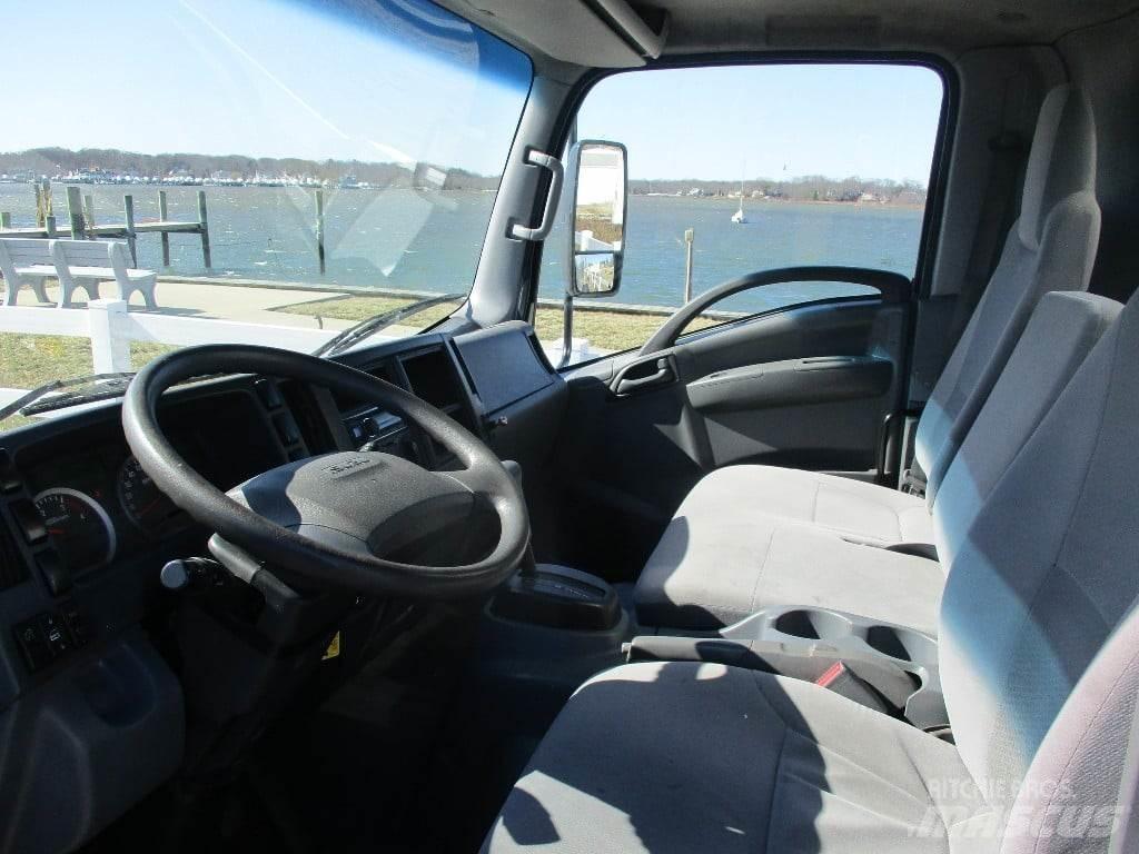 Isuzu NPR Samochody ciężarowe ze skrzynią zamkniętą