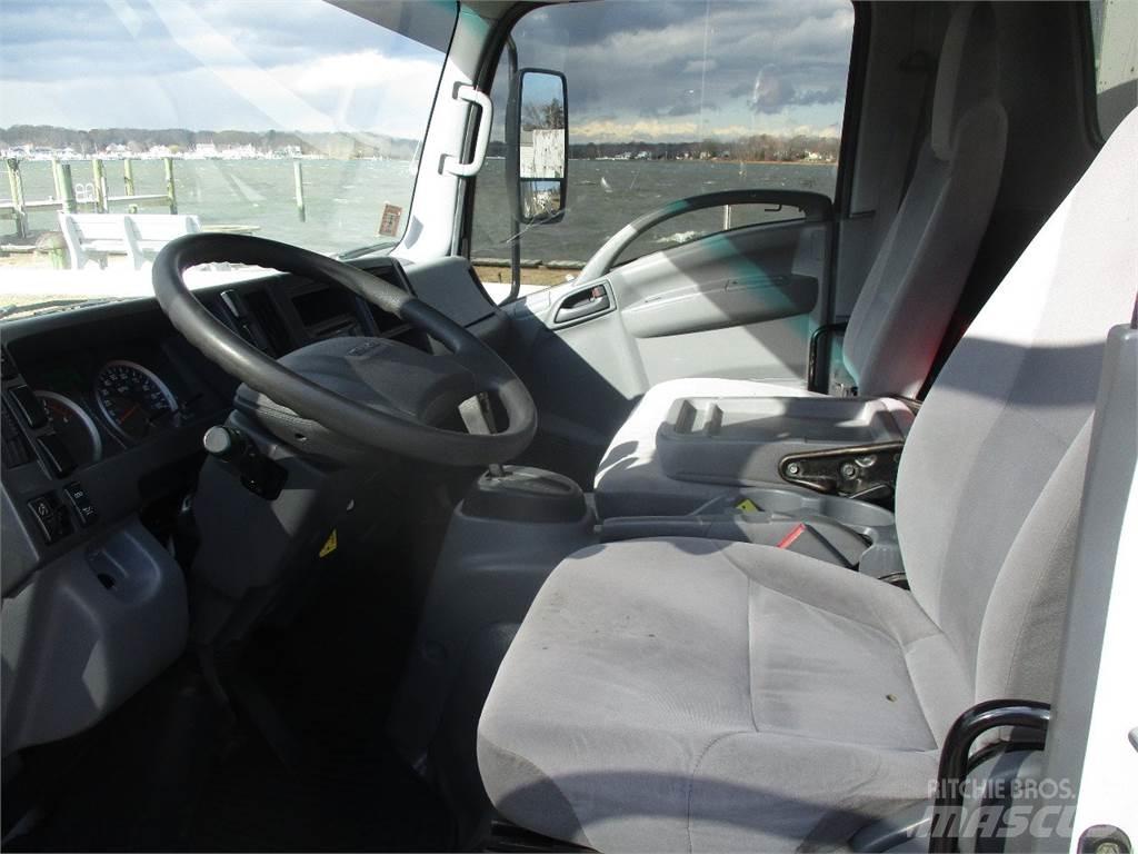 Isuzu NRR Samochody ciężarowe ze skrzynią zamkniętą