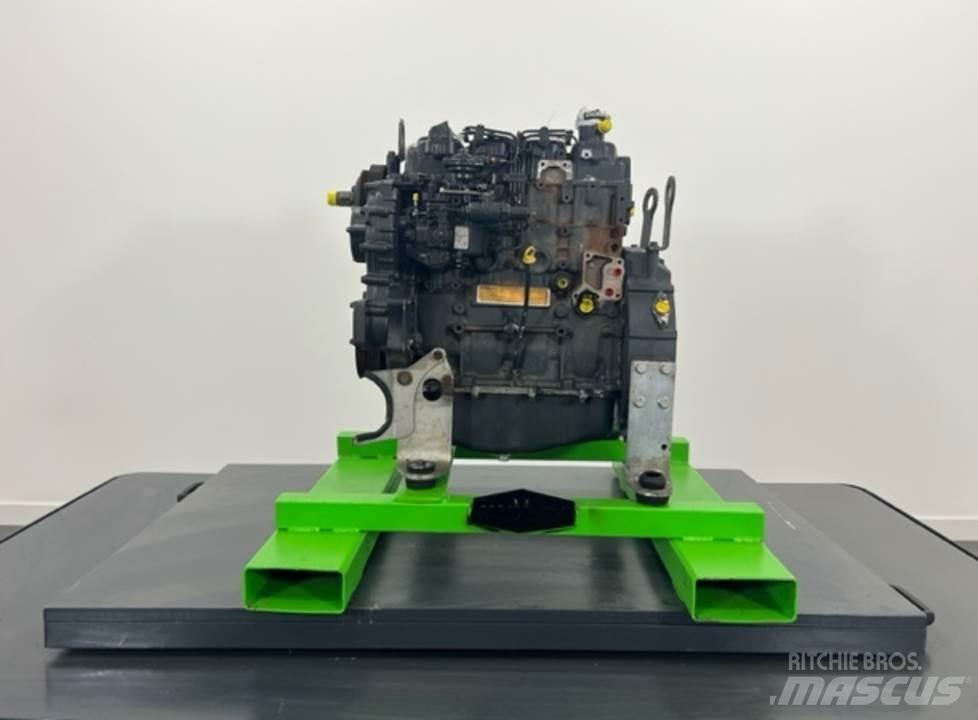 CASE 221E Silniki