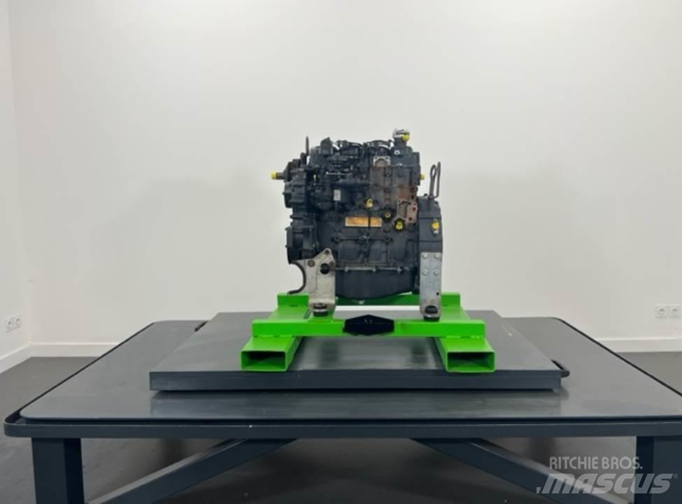 CASE 221E Silniki