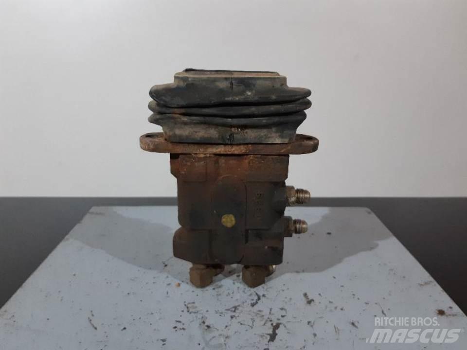 CAT 317BL Kabiny i wnętrze