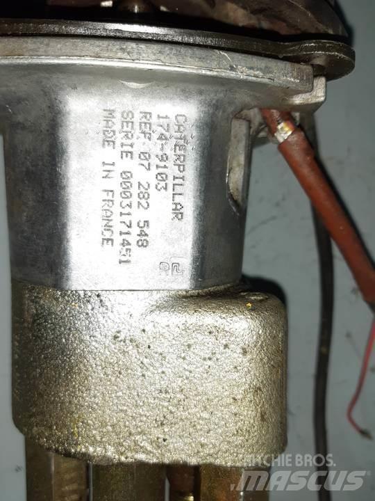 CAT 320B Kabiny i wnętrze
