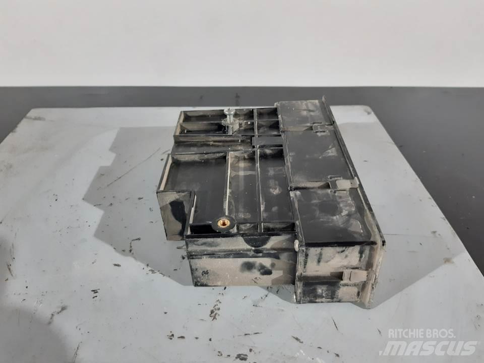 CAT 320C Kabiny i wnętrze