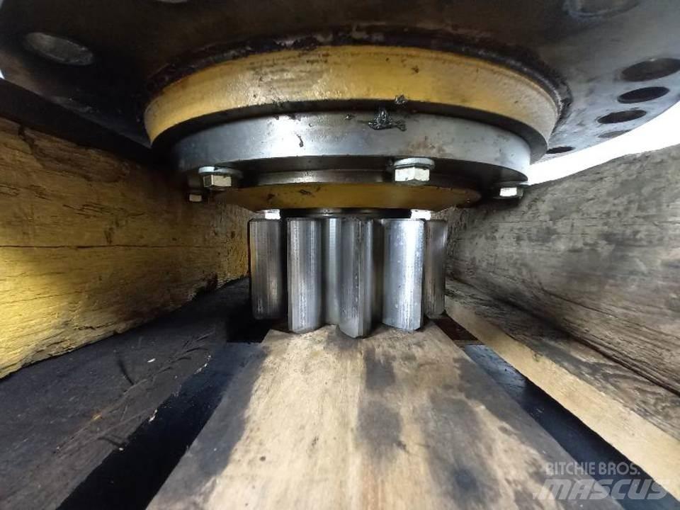 CAT 325D Przekładnie i skrzynie biegów