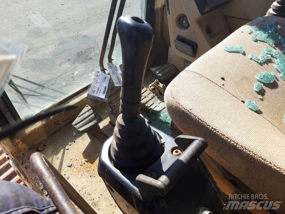 CAT 325LN Kabiny i wnętrze