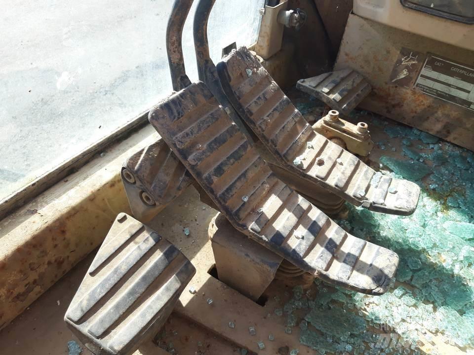 CAT 325LN Kabiny i wnętrze
