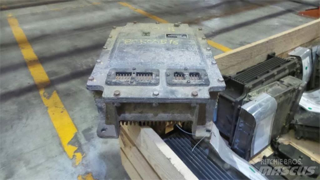 CAT 330L Kabiny i wnętrze