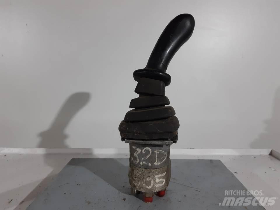 CAT 432D Kabiny i wnętrze