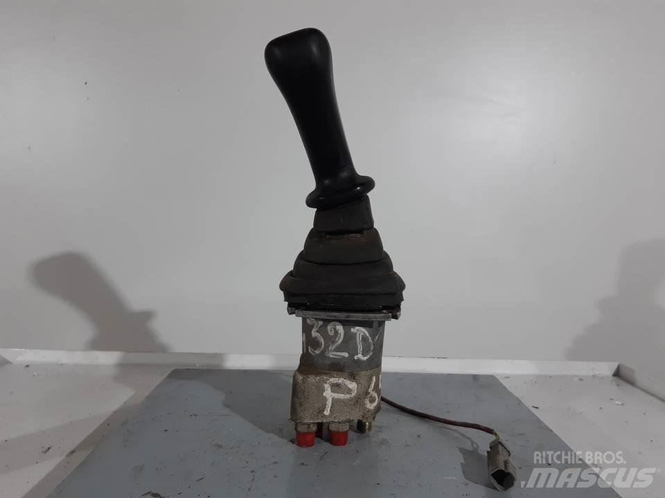 CAT 432D Kabiny i wnętrze
