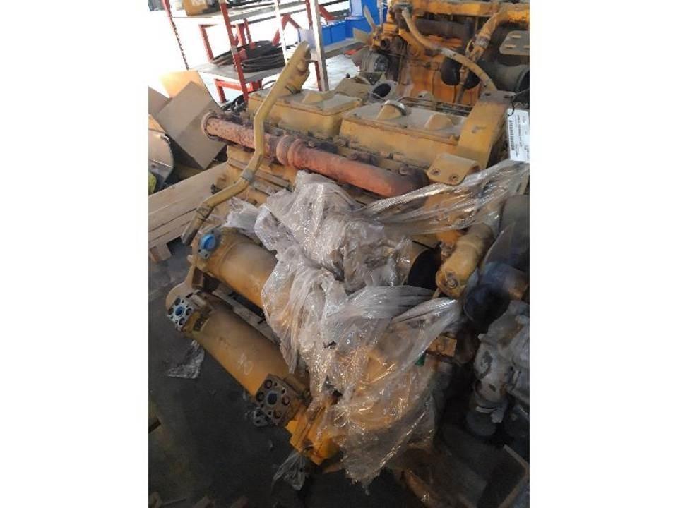 CAT 775B Silniki