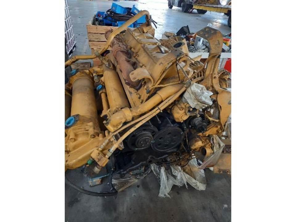 CAT 775B Silniki
