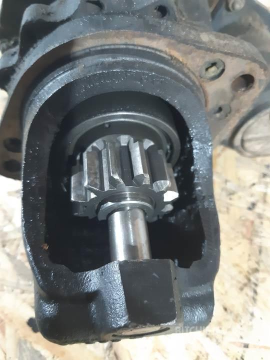 CAT 963B Silniki