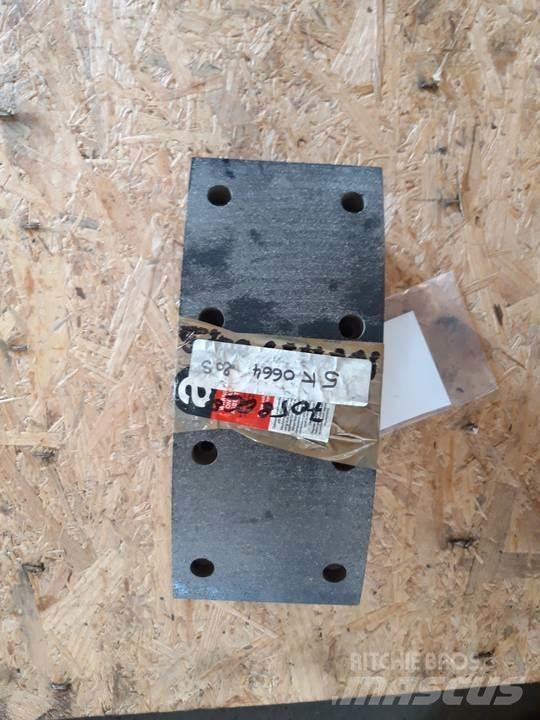 CAT 966C Gąsienice, łańcuchy i podwozia
