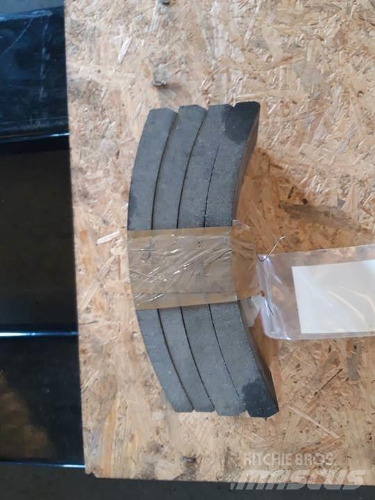 CAT 966C Gąsienice, łańcuchy i podwozia