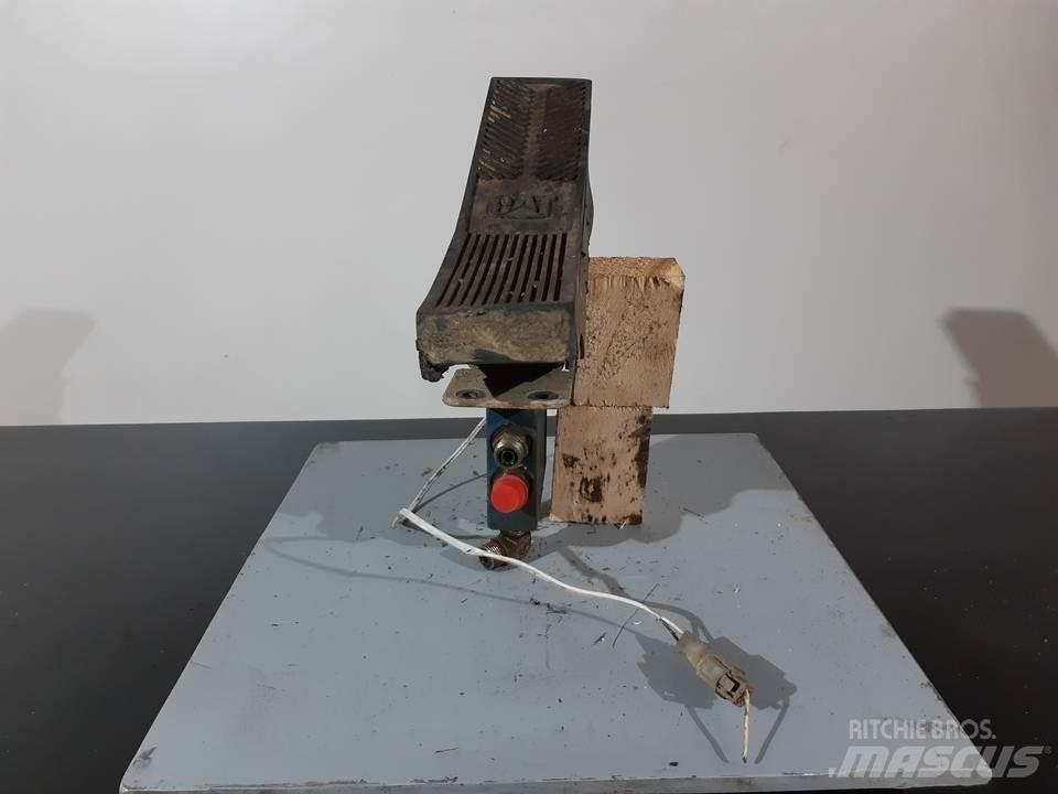 CAT M312 Kabiny i wnętrze